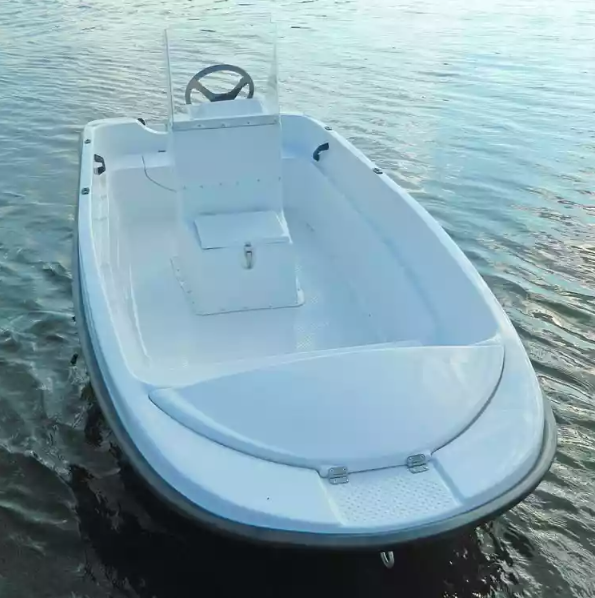 Стеклопластиковая лодка Пингвин с консолью (тримаран) в Новочебоксарске