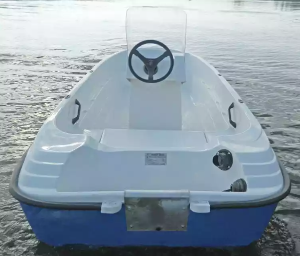 Стеклопластиковая лодка Пингвин с консолью (тримаран) в Новочебоксарске