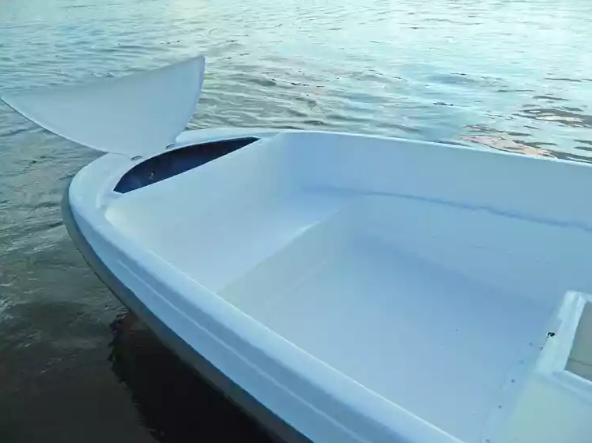 Стеклопластиковая лодка Пингвин с консолью (тримаран) в Новочебоксарске