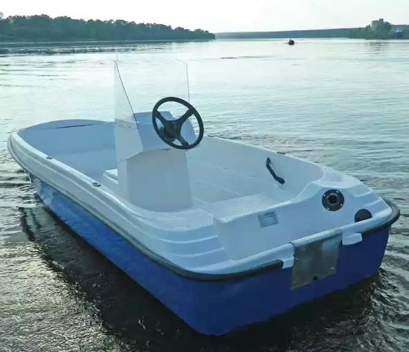 Стеклопластиковая лодка Пингвин с консолью (тримаран) в Новочебоксарске