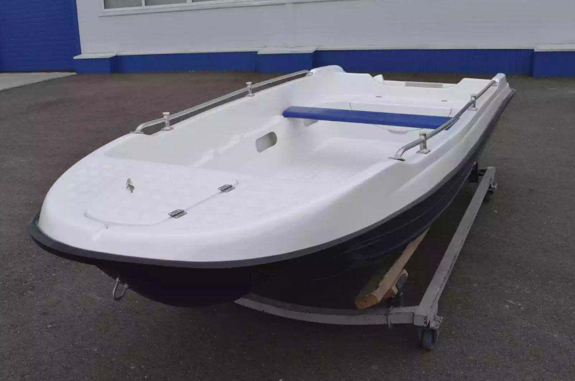 Стеклопластиковая лодка Пингвин New (тримаран) в Новочебоксарске