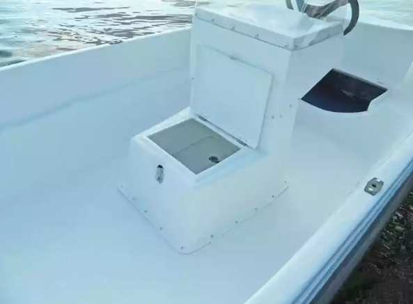 Стеклопластиковая лодка Пингвин с консолью (тримаран) в Новочебоксарске