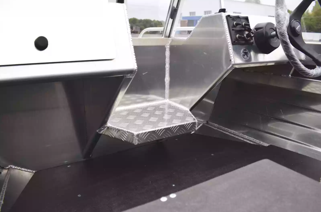 Алюминиевая лодка  Neman-400 PRO в Новочебоксарске