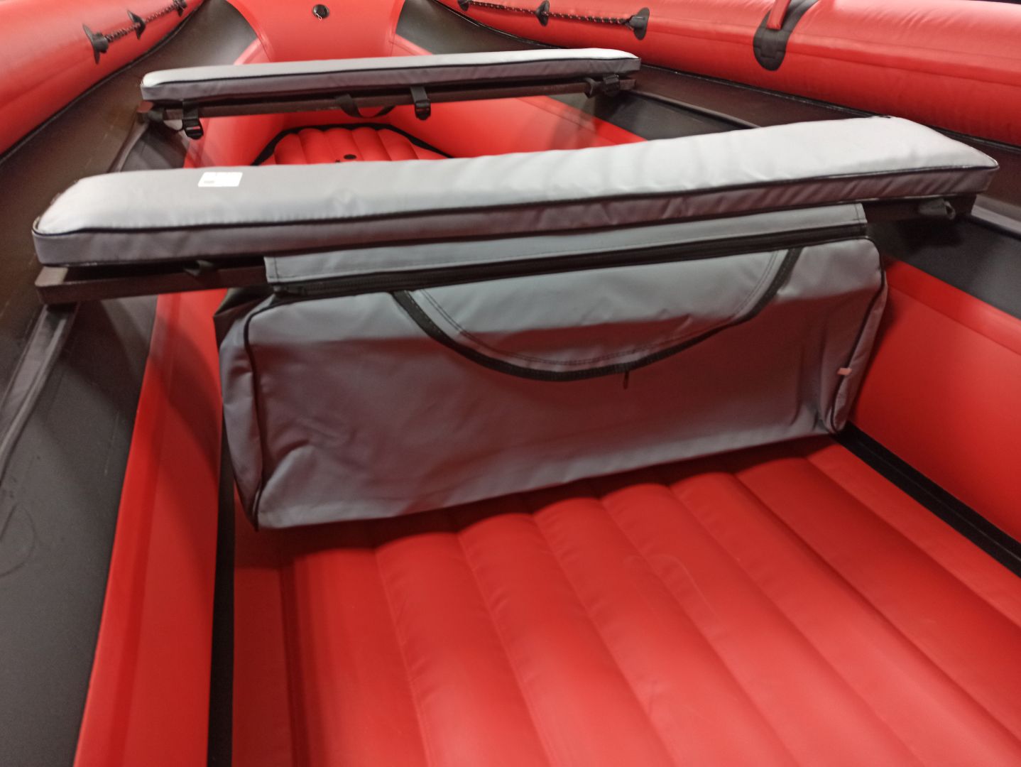 КОМПЛЕКТ МЯГКИХ НАКЛАДОК С СУМКОЙ ДЛЯ ЛОДОК 90Х20 СЕРЫЙ в Новочебоксарске